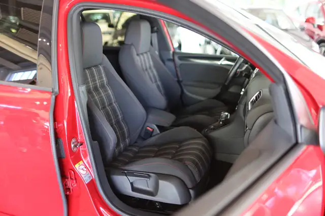 Volkswagen Golf view 12