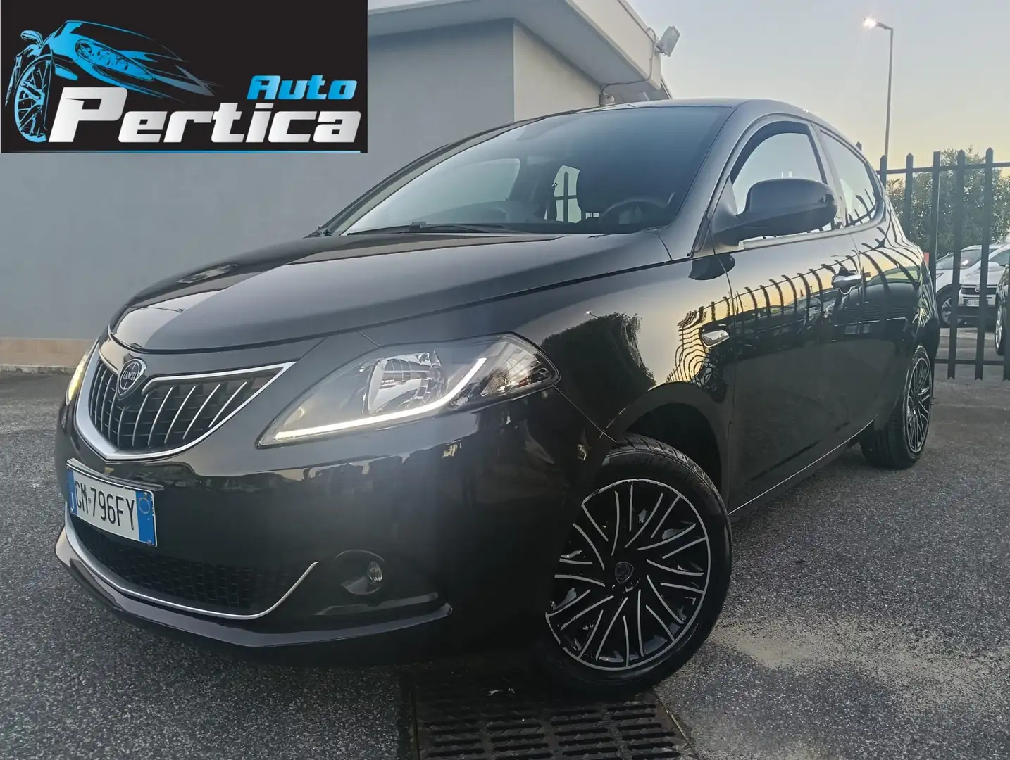 Lancia Ypsilon III 2023 1.0 firefly hybrid Gold PREZZO REALE Nero - 1
