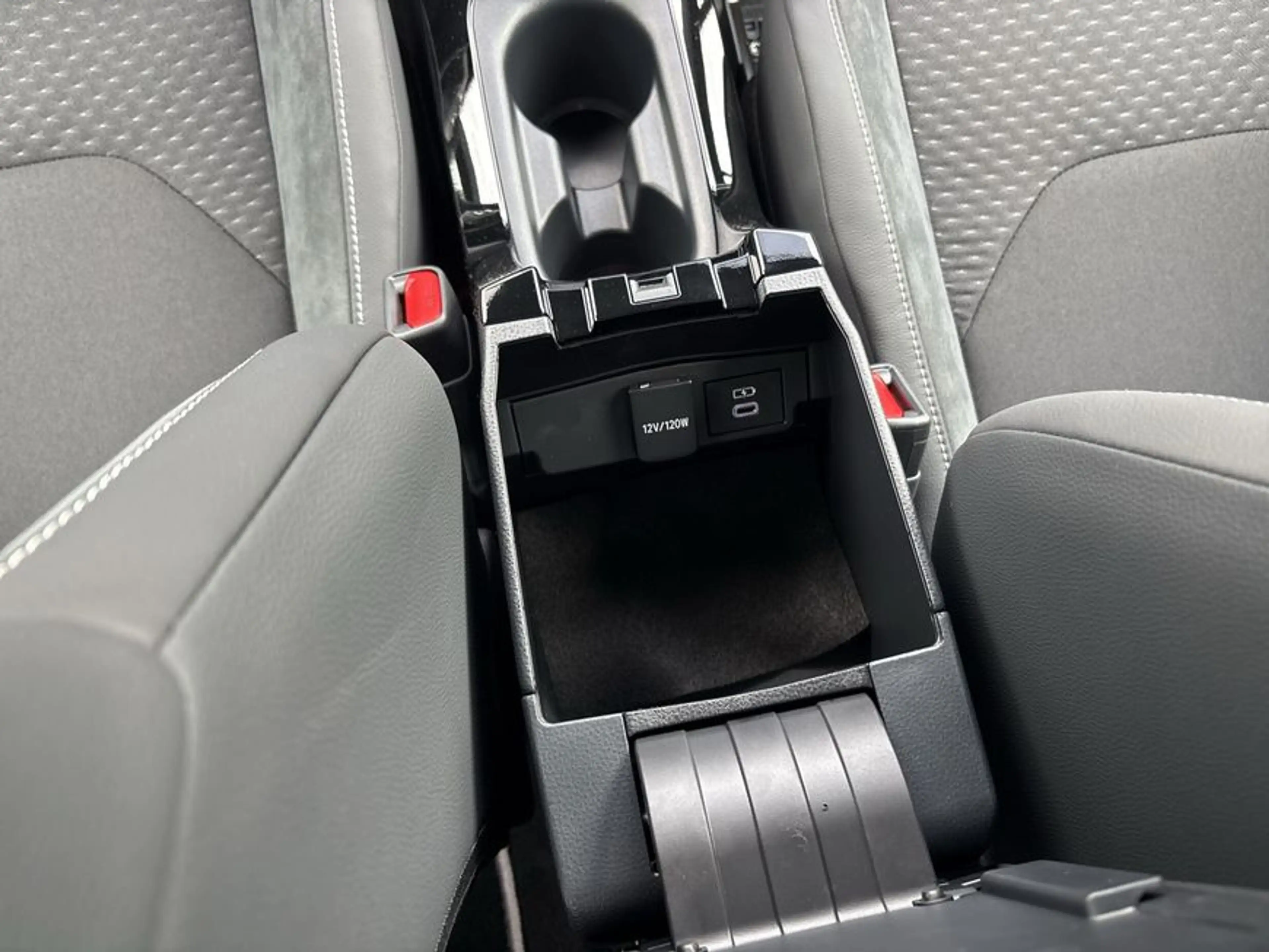 Toyota Corolla 2.0 Hybrid TS Lounge Edition Head-Up WKR — photo 24