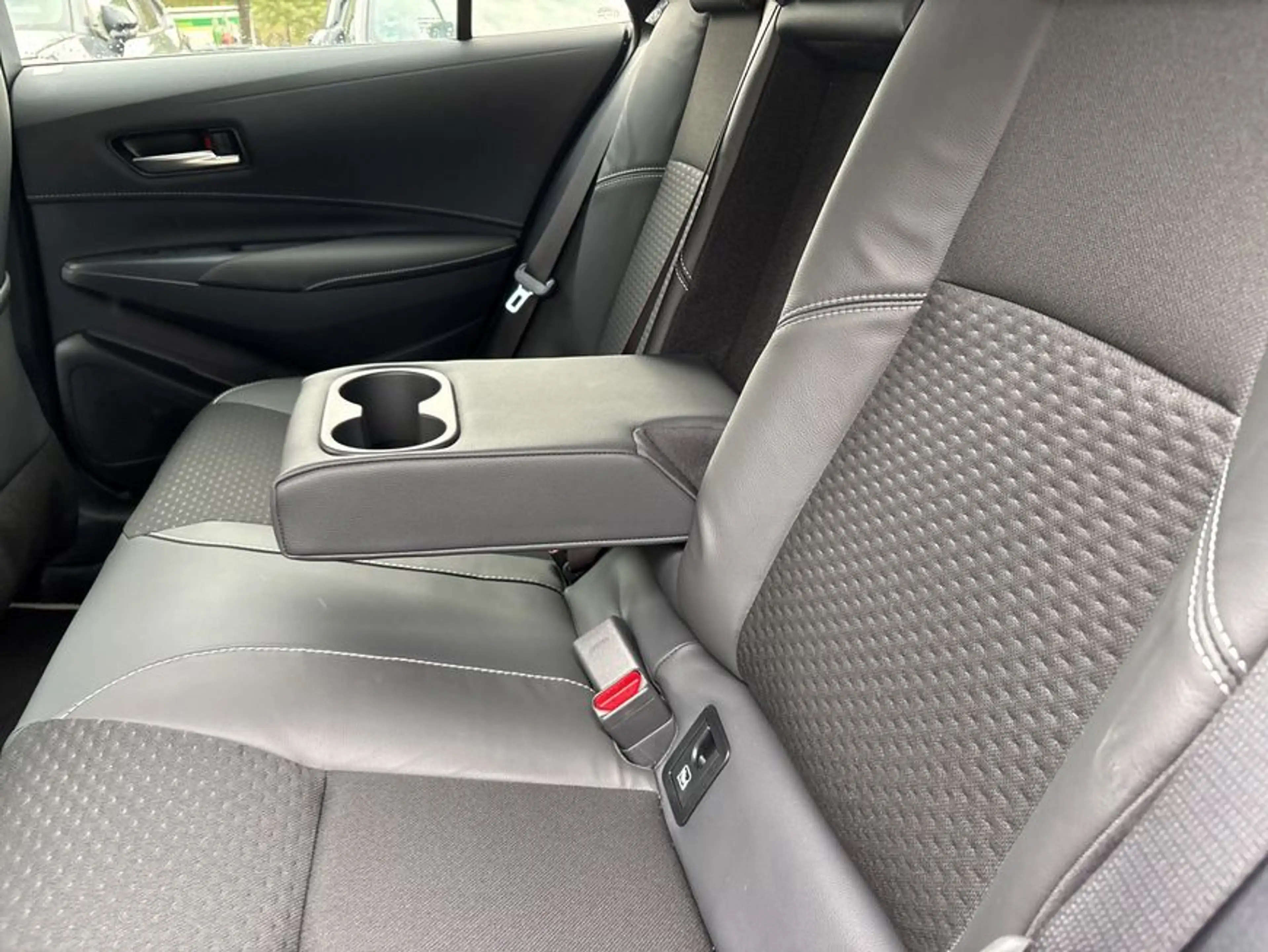 Toyota Corolla 2.0 Hybrid TS Lounge Edition Head-Up WKR — photo 29