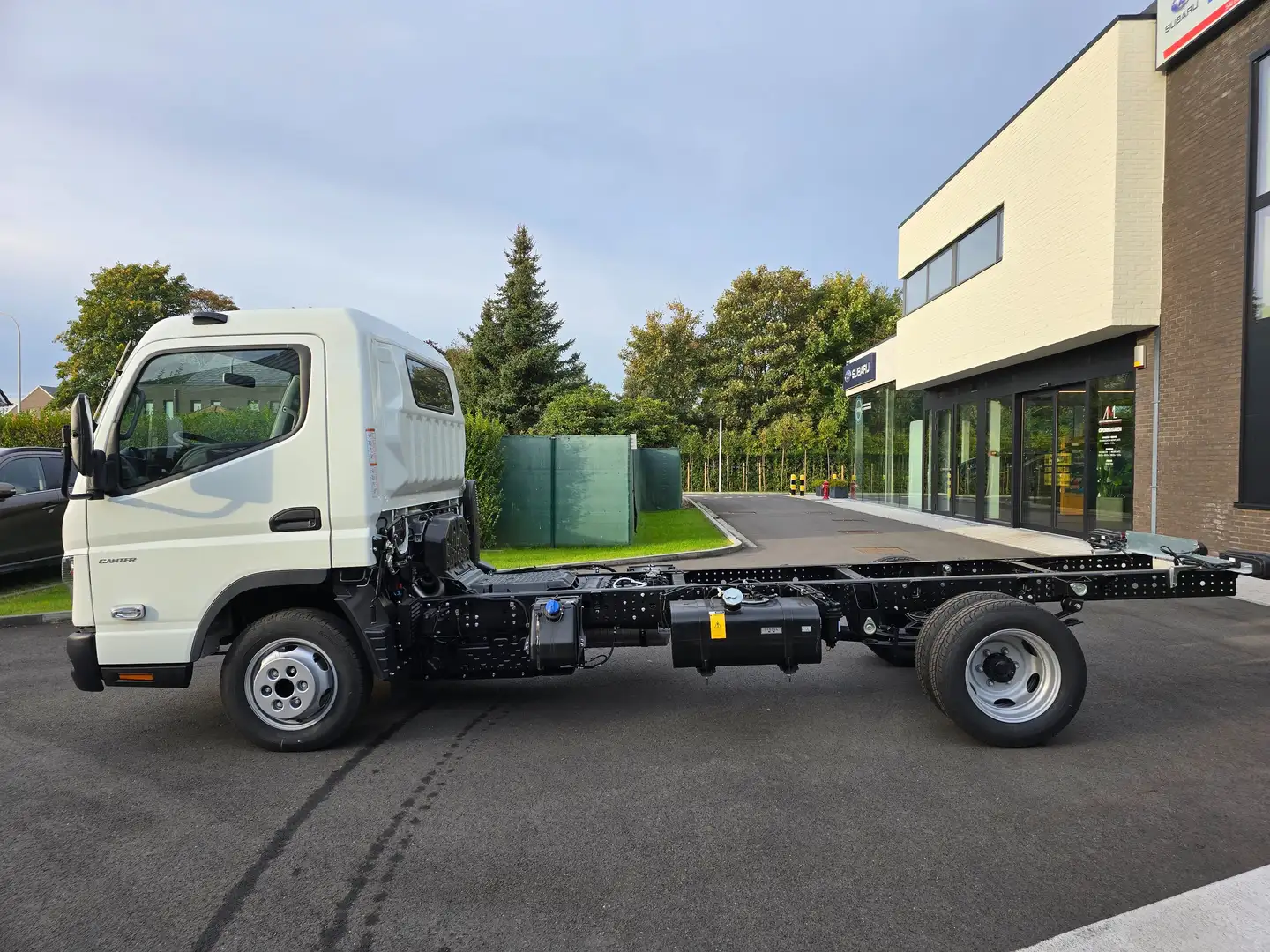 Mitsubishi Canter 3C15 CHASSIS Blanco - 2