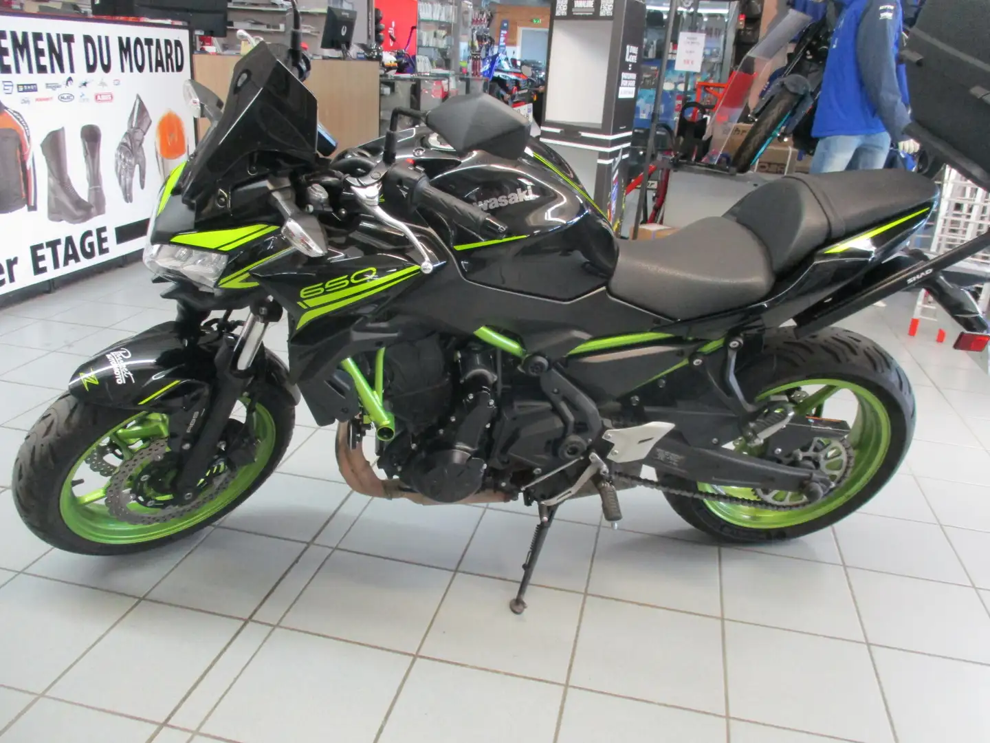 Kawasaki Z 650 Negro - 2