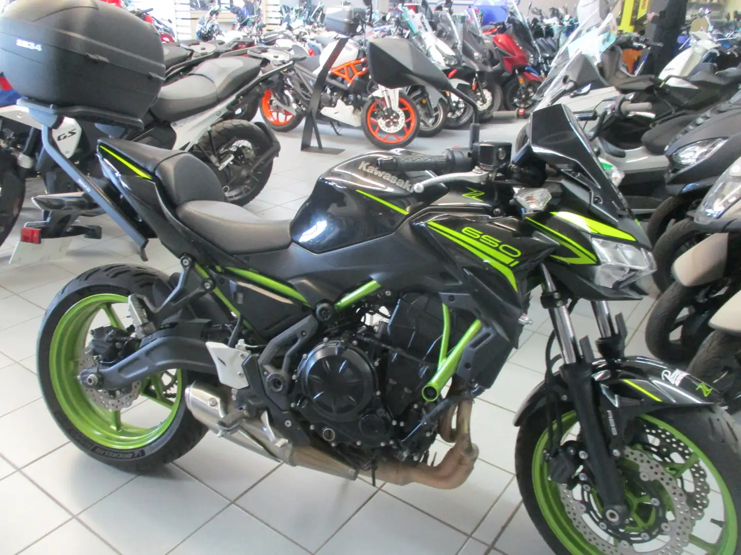 Kawasaki Z 650 Negro - 1