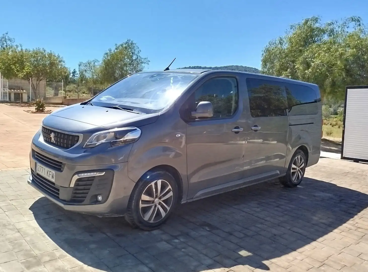 Peugeot Traveller Traveller 2.0BlueHDI Allure Long 150 Allure Gris - 1