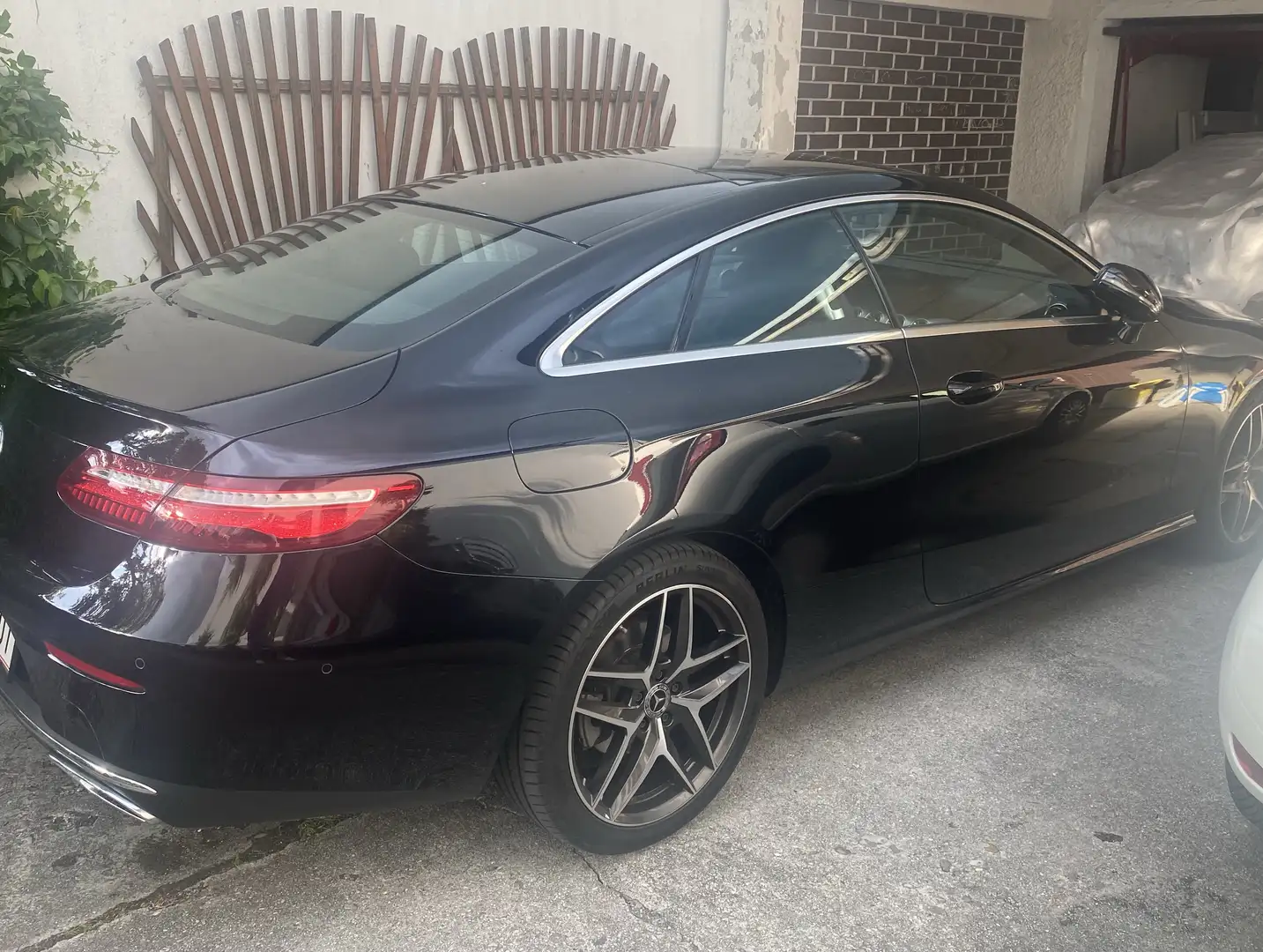 Mercedes-Benz E 200 Aut. Schwarz - 2