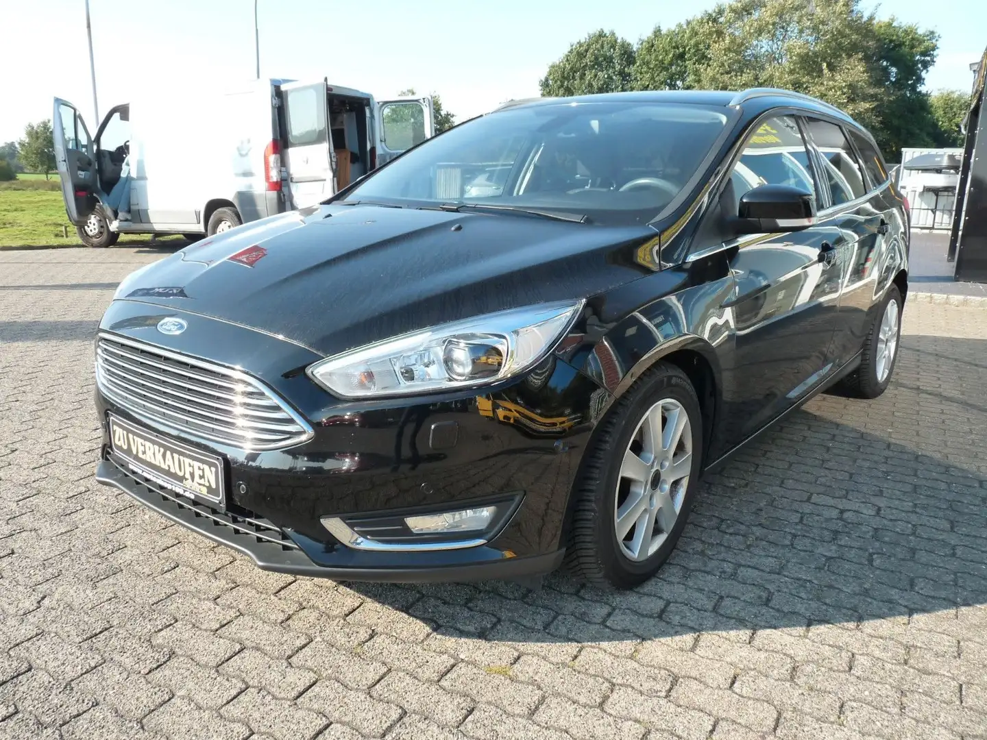Ford Focus TurnierTitanium*Navi*Climatic*PDC*Bi-Xenon Schwarz - 2