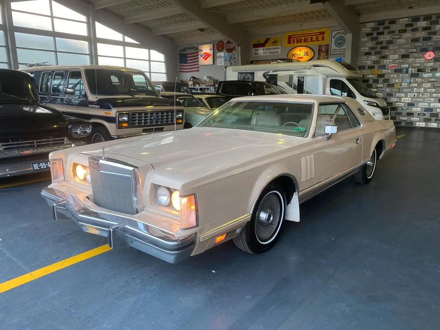 Lincoln Mark V Cartier  Jahreswagenzustand .Garantie Rot - 2