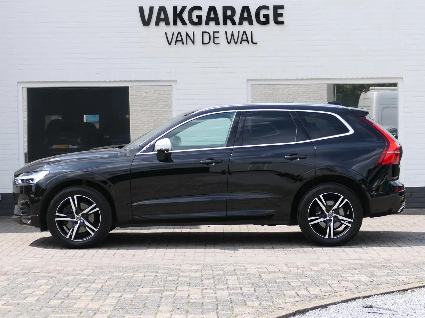 Volvo XC60 2.0 T6 AWD R-Design | Panoramadak | Trekhaak | Ful Zwart - 2