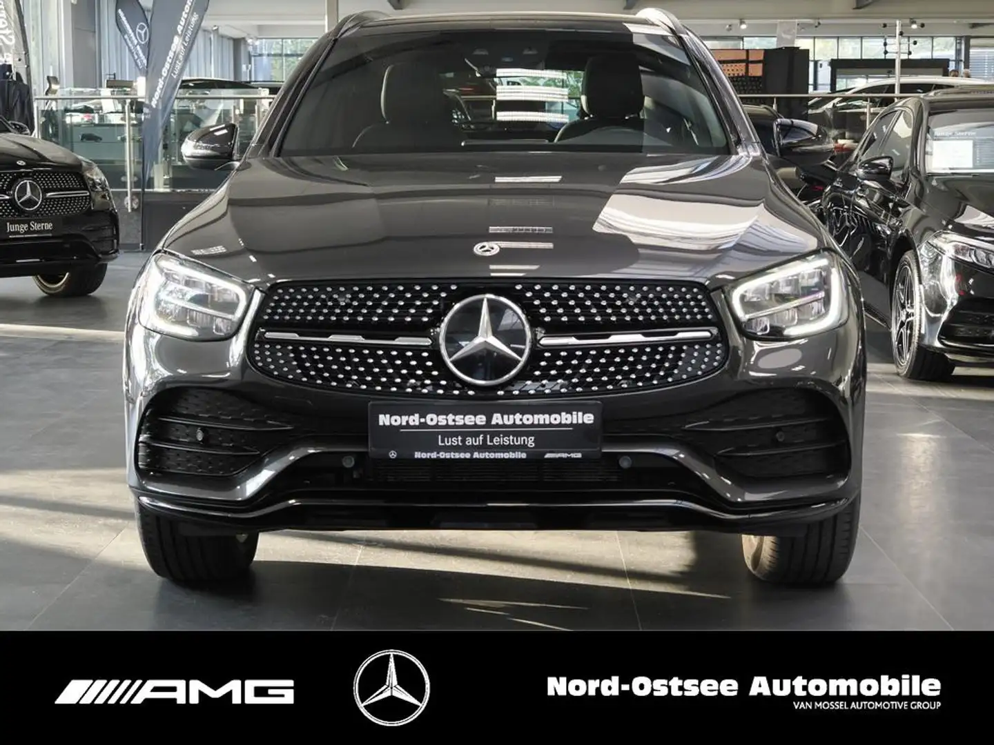 Mercedes-Benz GLC 300 e 4M AMG PANO SOUND AHK NIGHT KAMERA DAB Gris - 2