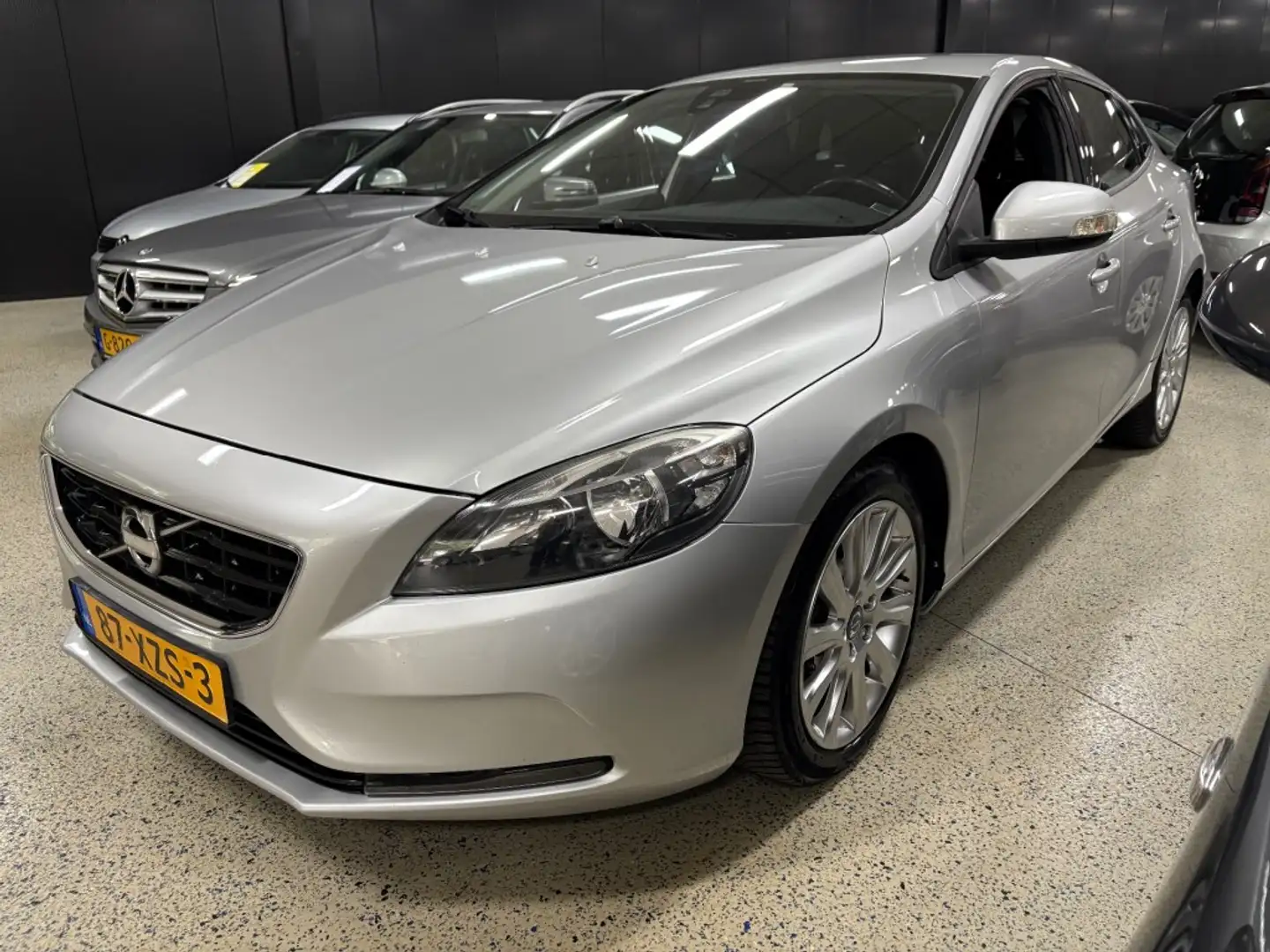 Volvo V40 1.6 D2 KINETIC / Climat / Cruise / Navi / Trekhaak Gri - 1