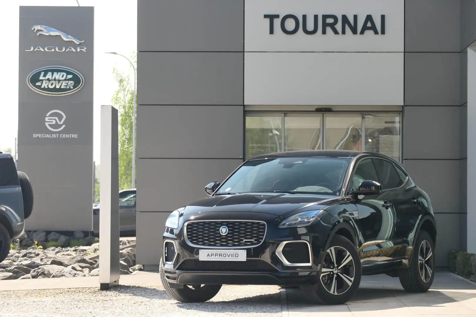 Jaguar E-Pace P160 R-Dynamic S FWD Auto. 24M Zwart - 1
