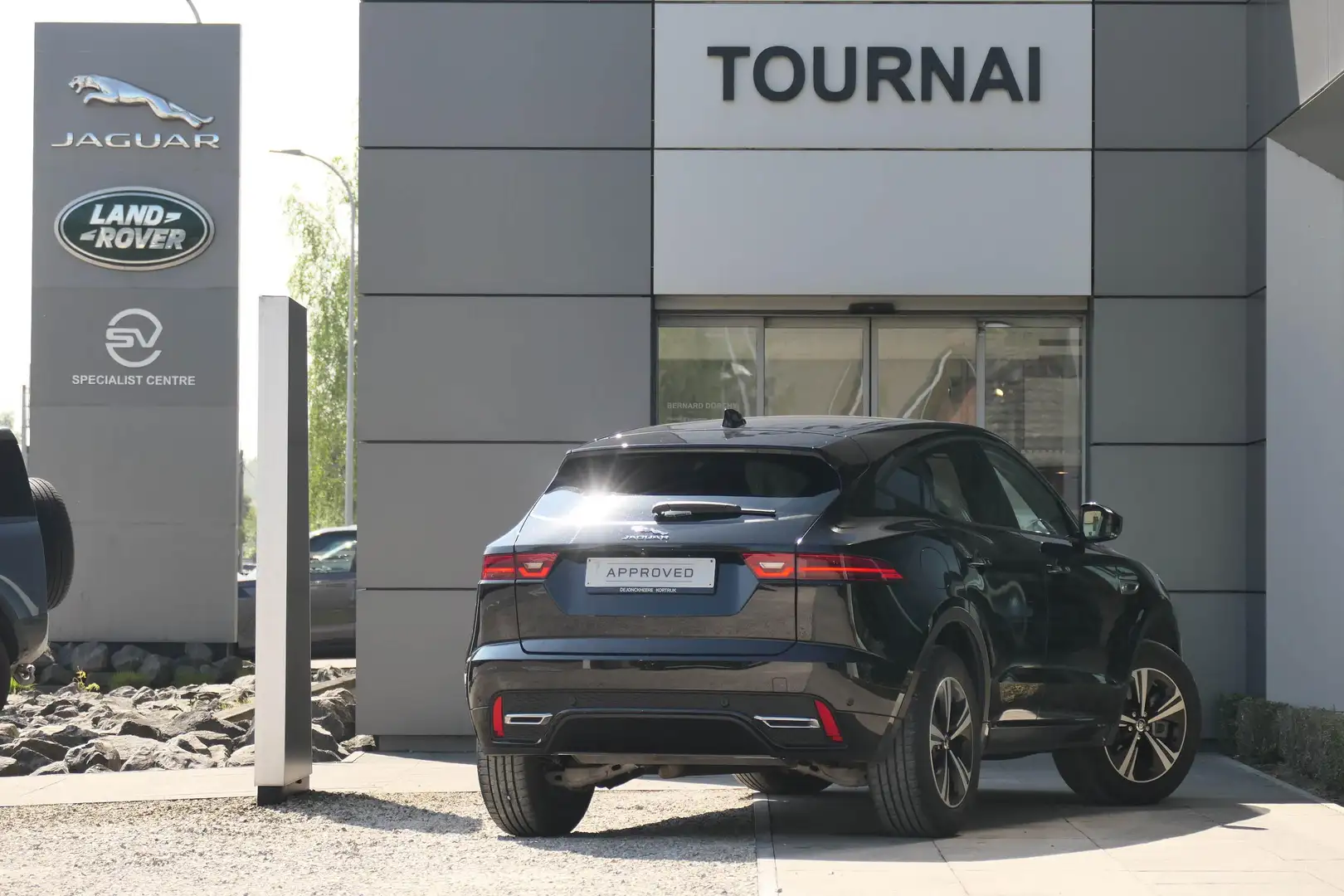 Jaguar E-Pace P160 R-Dynamic S FWD Auto. 24M Zwart - 2
