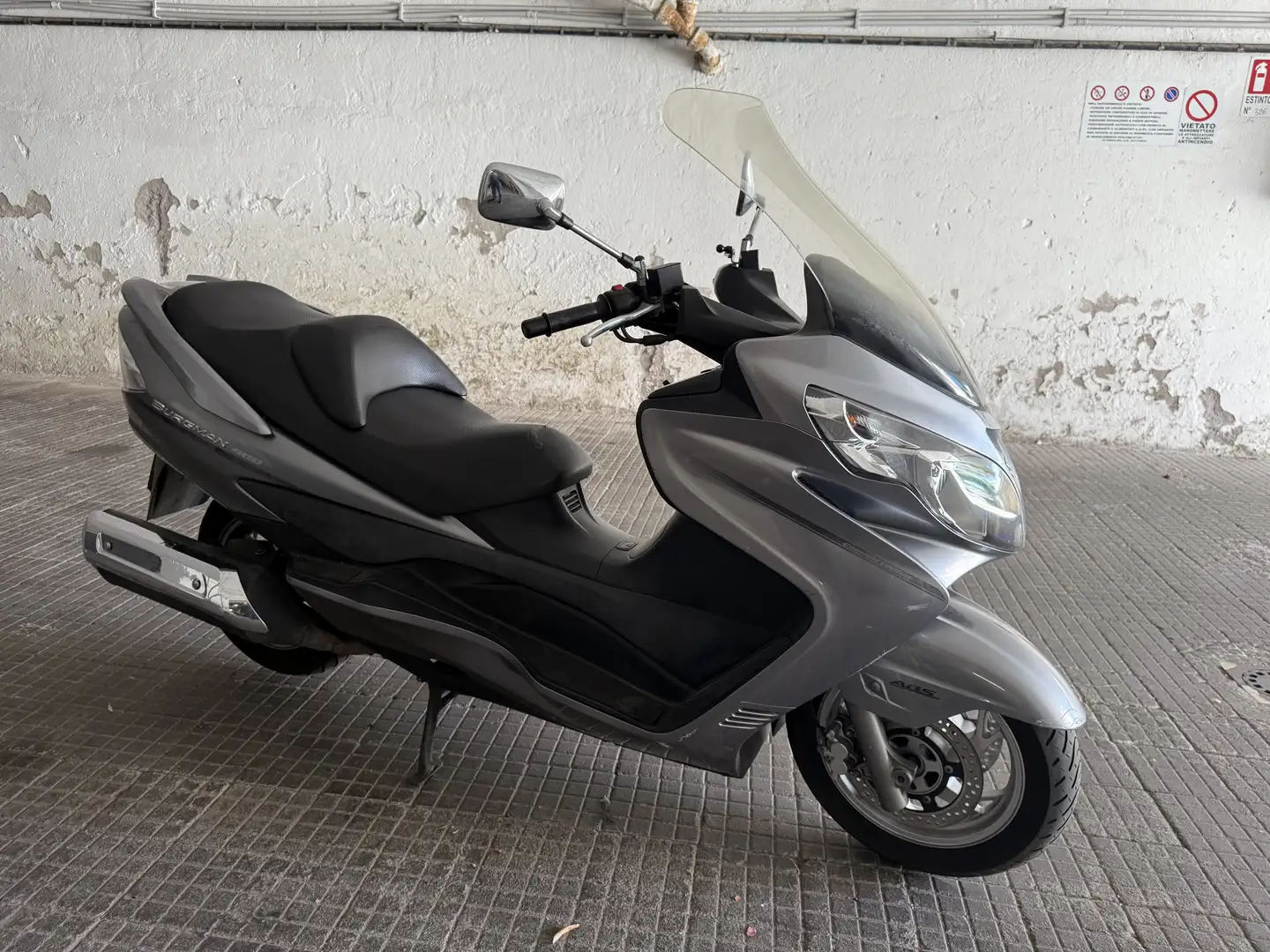Suzuki Burgman 400 Comfort edition ABS - 1
