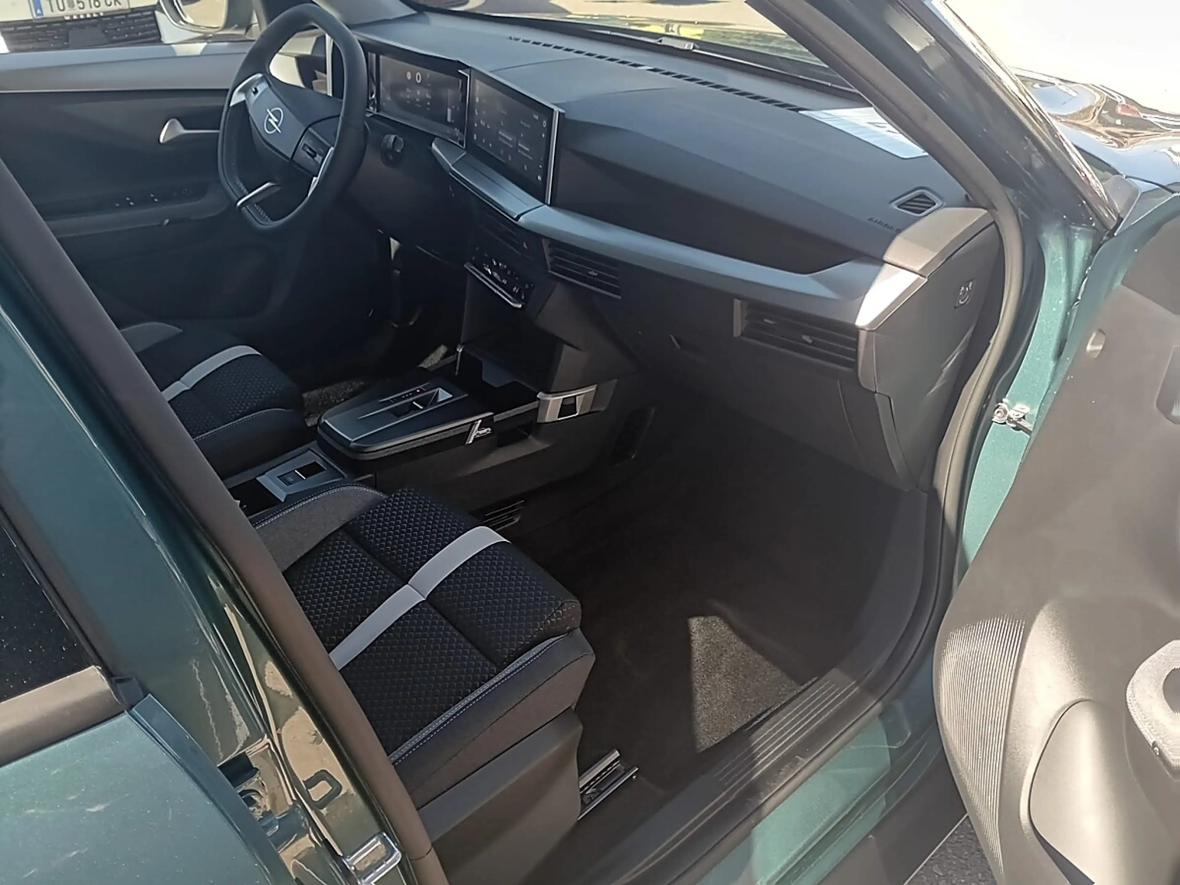 Opel Frontera 1.2 Mild-Hybrid Ultimate — photo 8