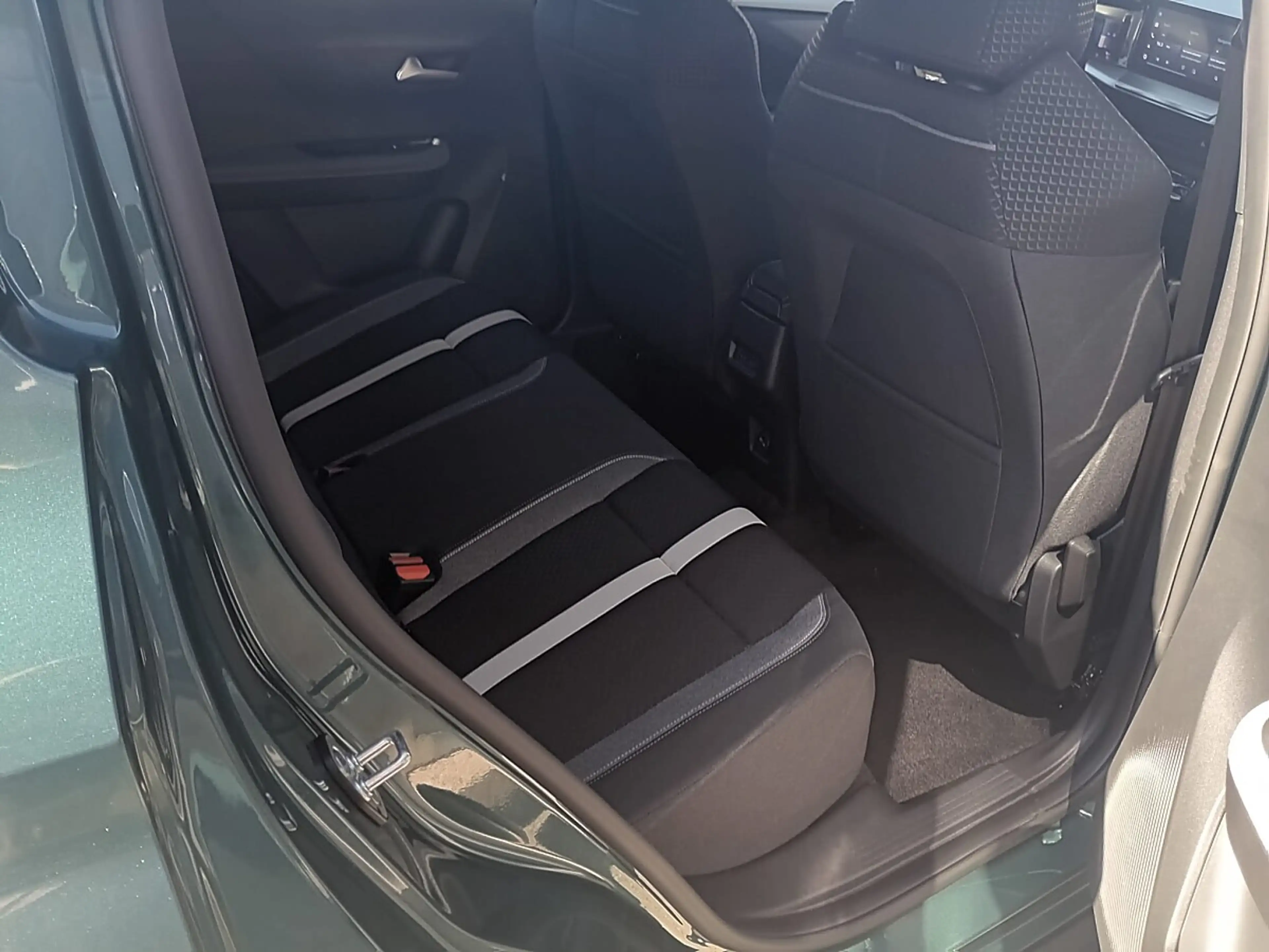 Opel Frontera 1.2 Mild-Hybrid Ultimate — photo 6