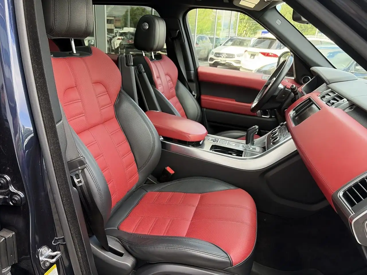 Land Rover Range Rover Sport снимка Land Rover Range Rover Sport
