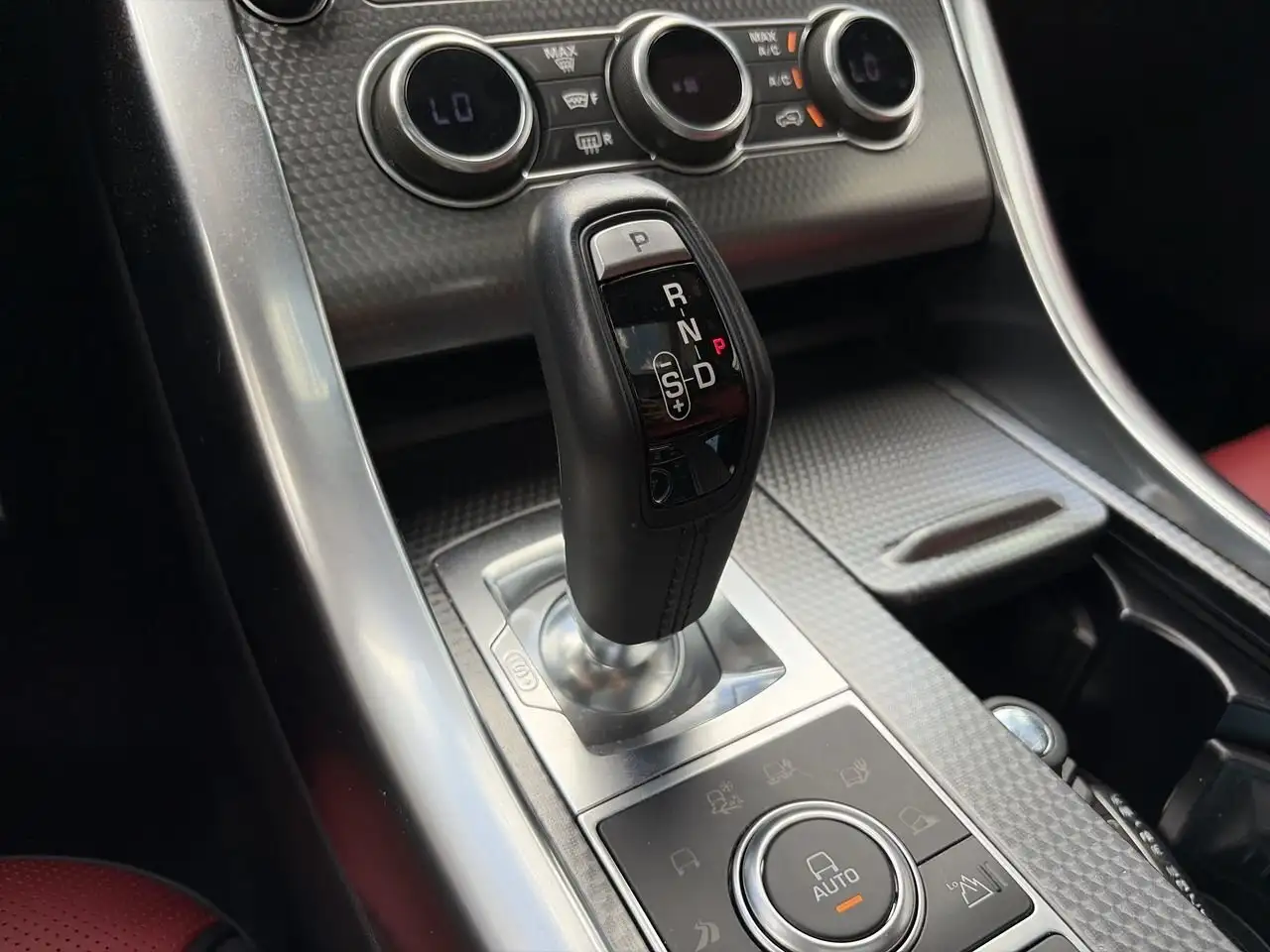 Land Rover Range Rover Sport снимка Land Rover Range Rover Sport
