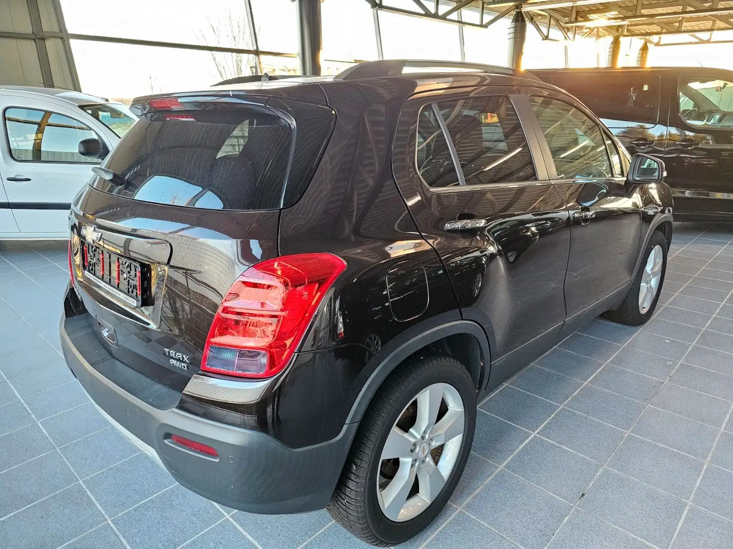 Chevrolet Trax 4x4 LT SHZ Hinterachsdifferential Schaden Hnědá - 2