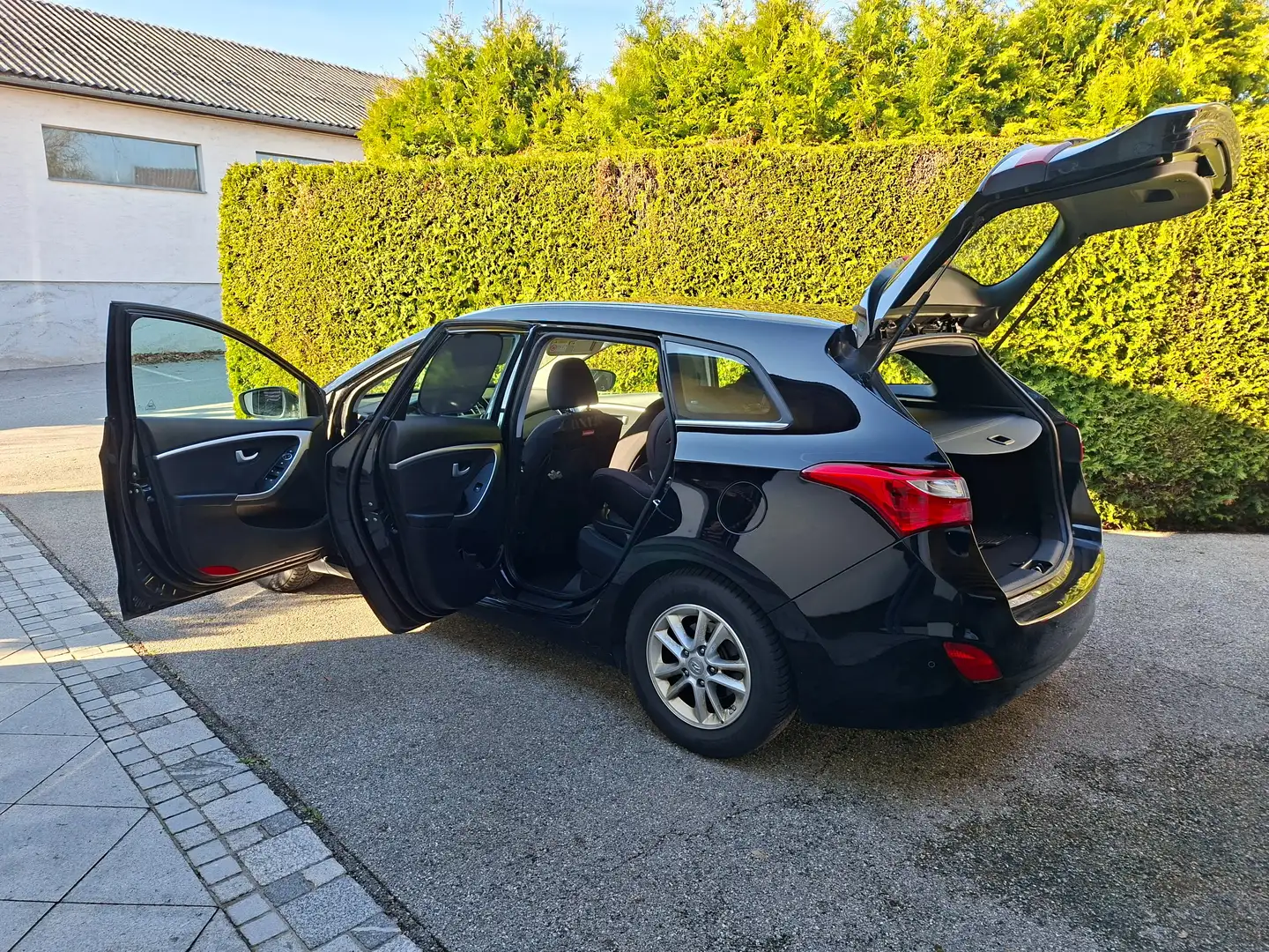 Hyundai i30 i30 CW 1,6 CRDi DCT Start/Stopp Comfort Comfort Schwarz - 2