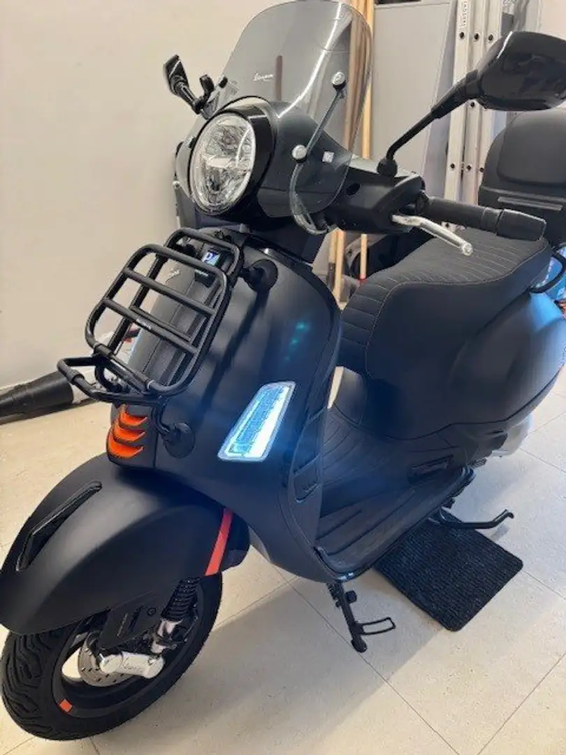 Vespa GTS Super Sport 300 Zwart - 1