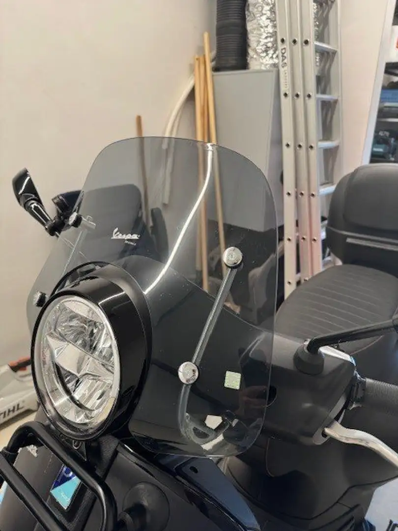 Vespa GTS Super Sport 300 Zwart - 2