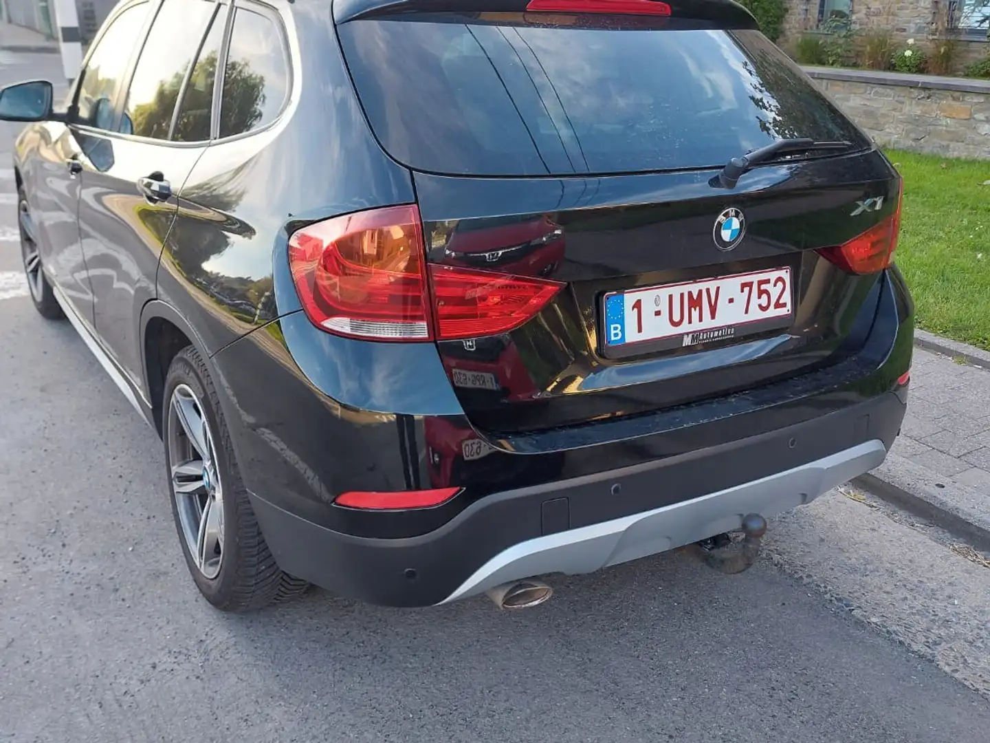 BMW X1 xDrive18d Zwart - 2