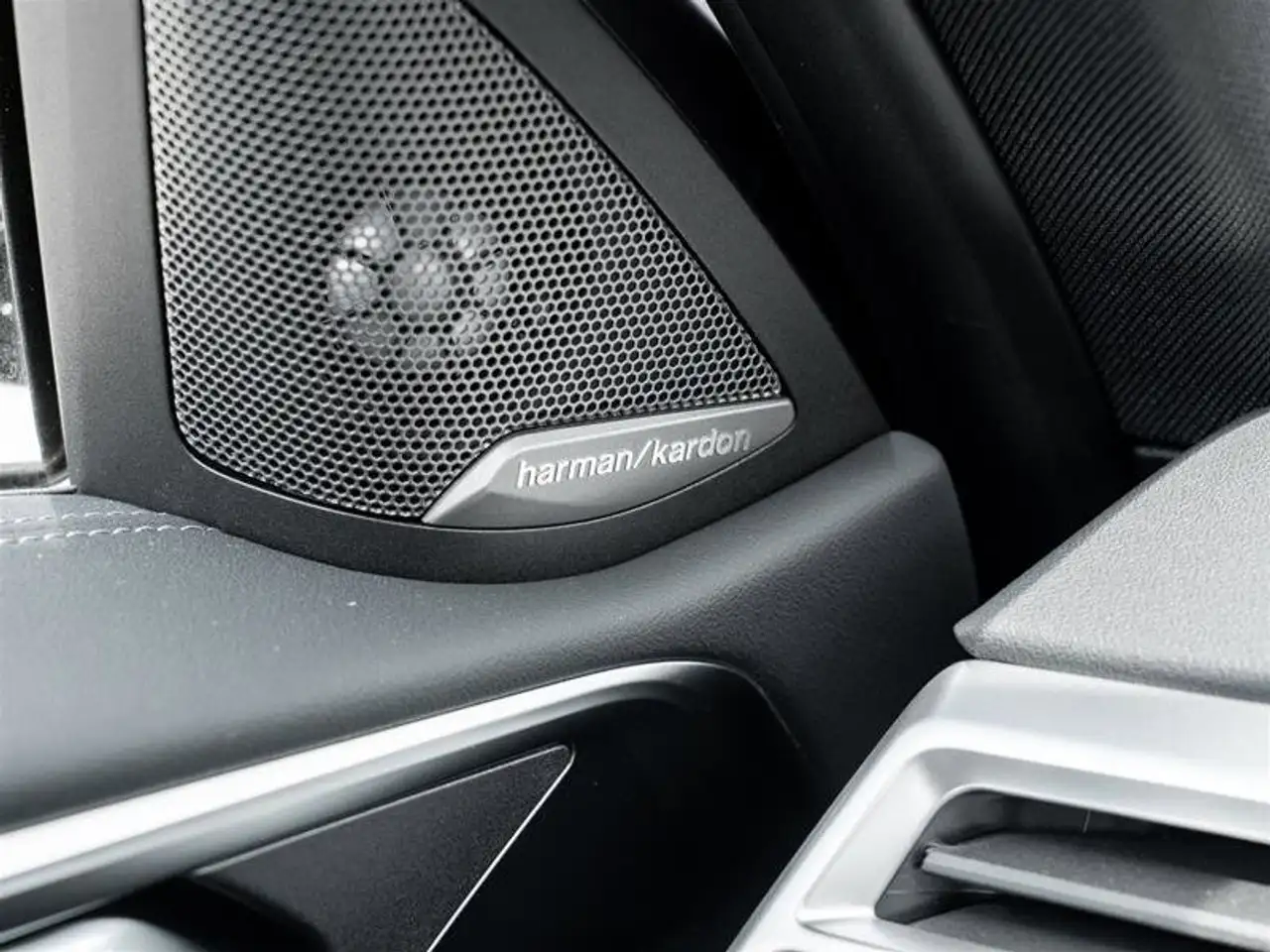BMW 4 Series снимка BMW 4 Series