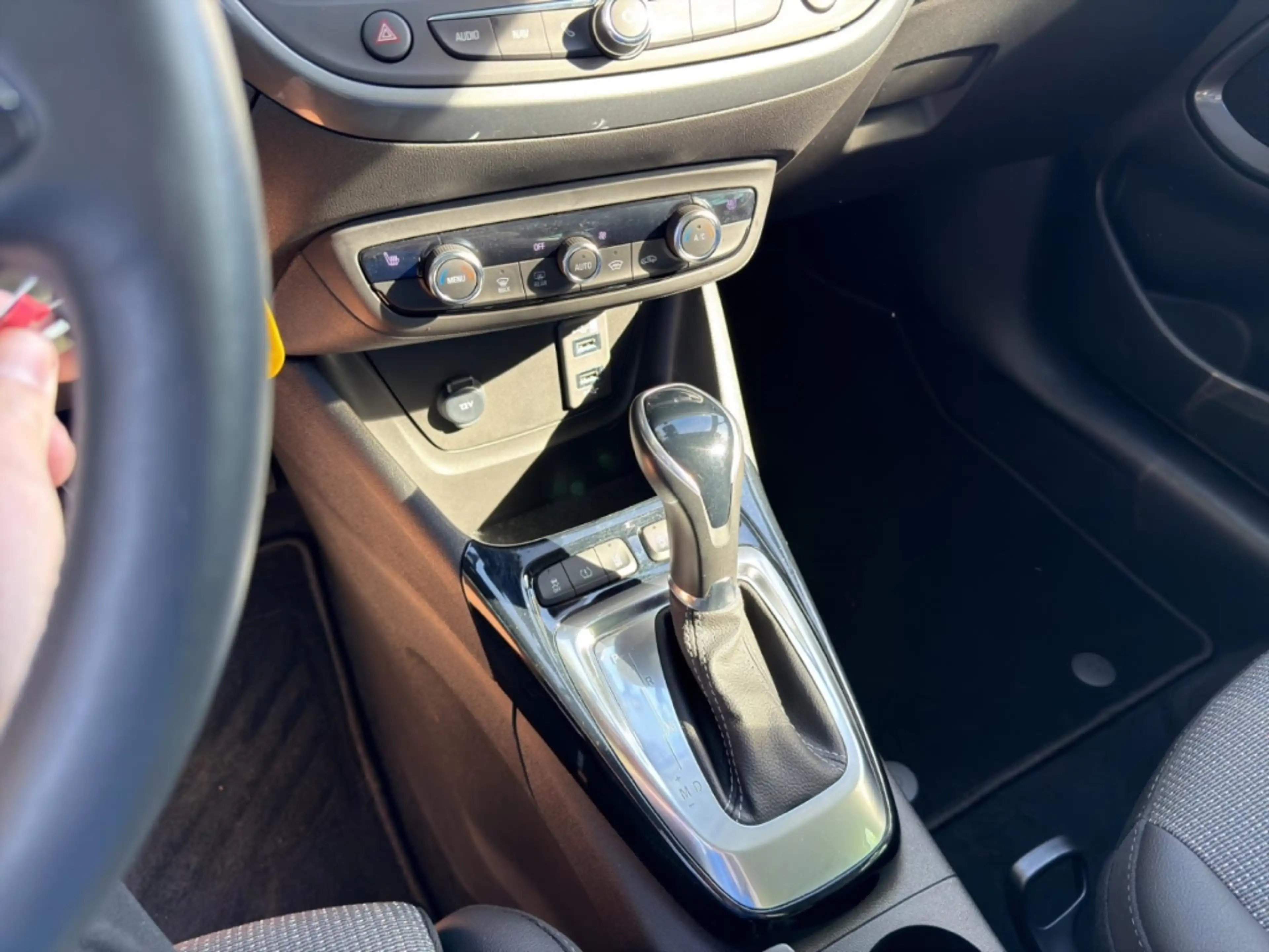 Opel Crossland Elegance Paket ATG Navi Allwetterreifen Klimaautom — photo 12