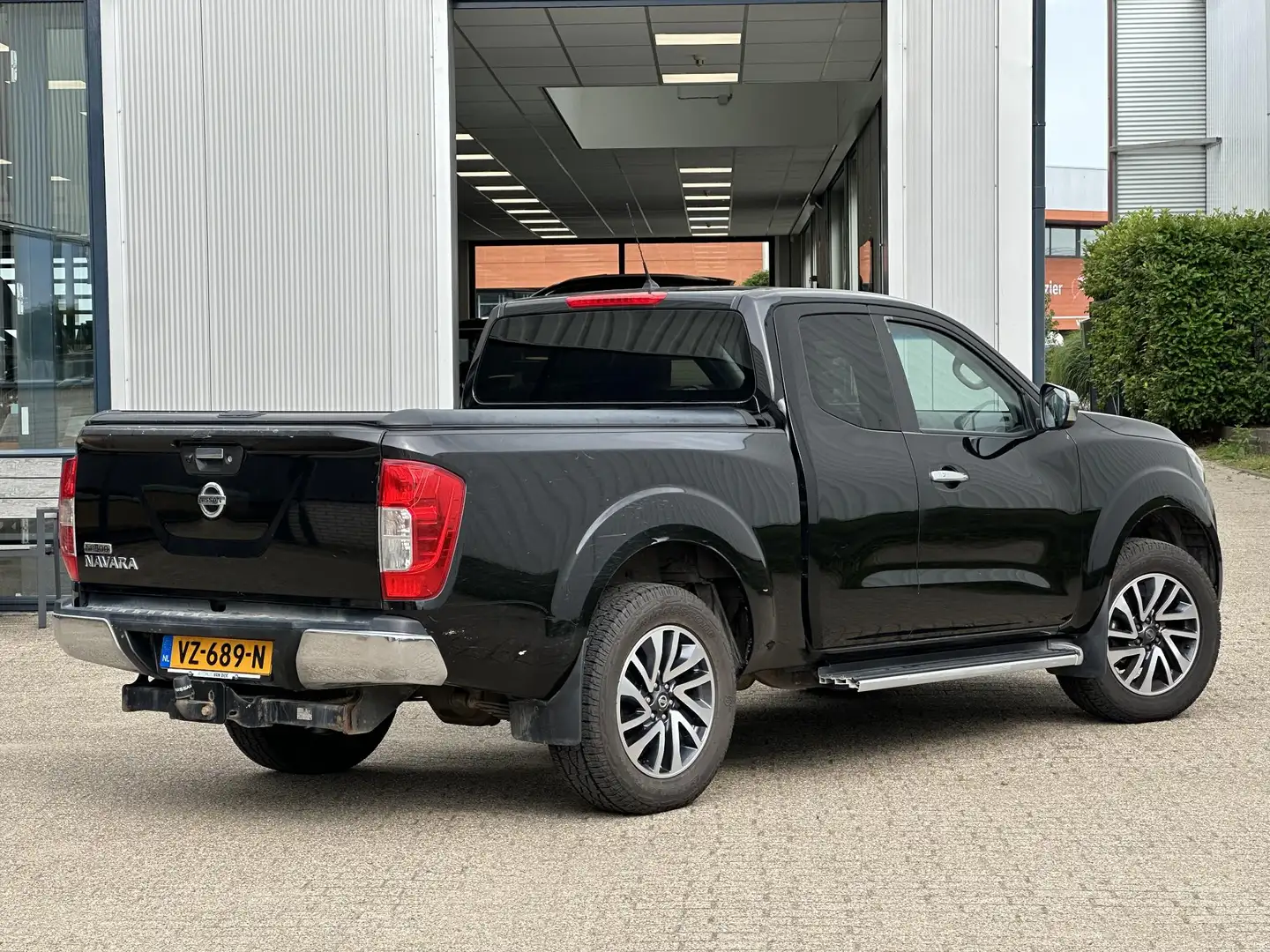 Nissan Navara 2.3 dCi Tekna King Cab | NL-Auto/1e Eign./Diff Loc Zwart - 2