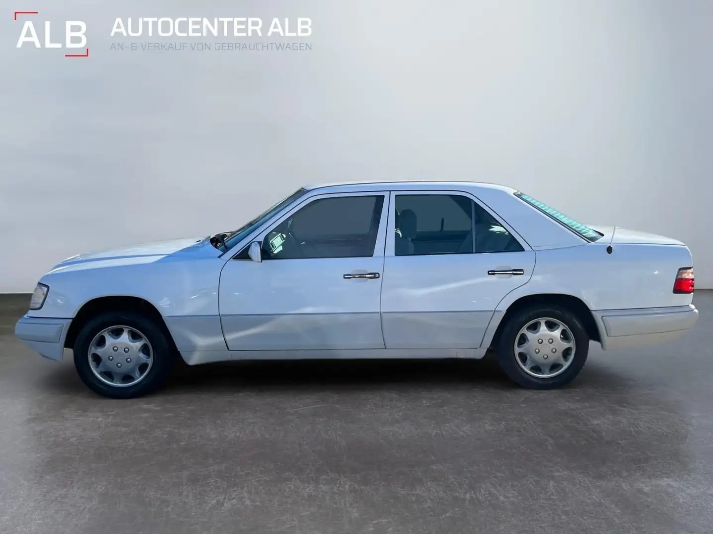 Mercedes-Benz E 220 E /AUTOMATIK/2.HAND/TOP/KLIMA/ Blanc - 2