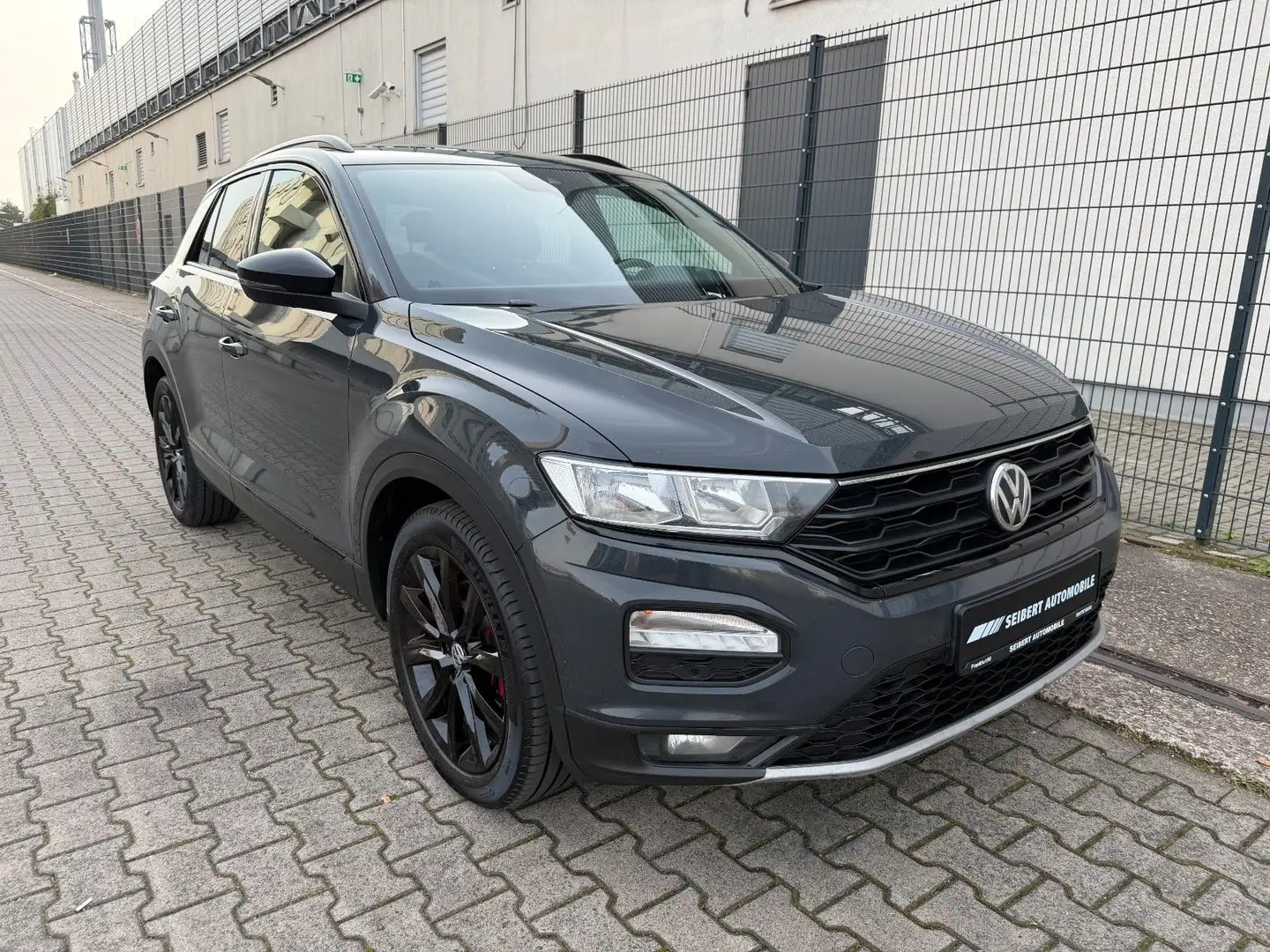 Volkswagen T-Roc Sport 4Motion BlackStyle/NAVI/DAB/PDC/18" Gris - 1