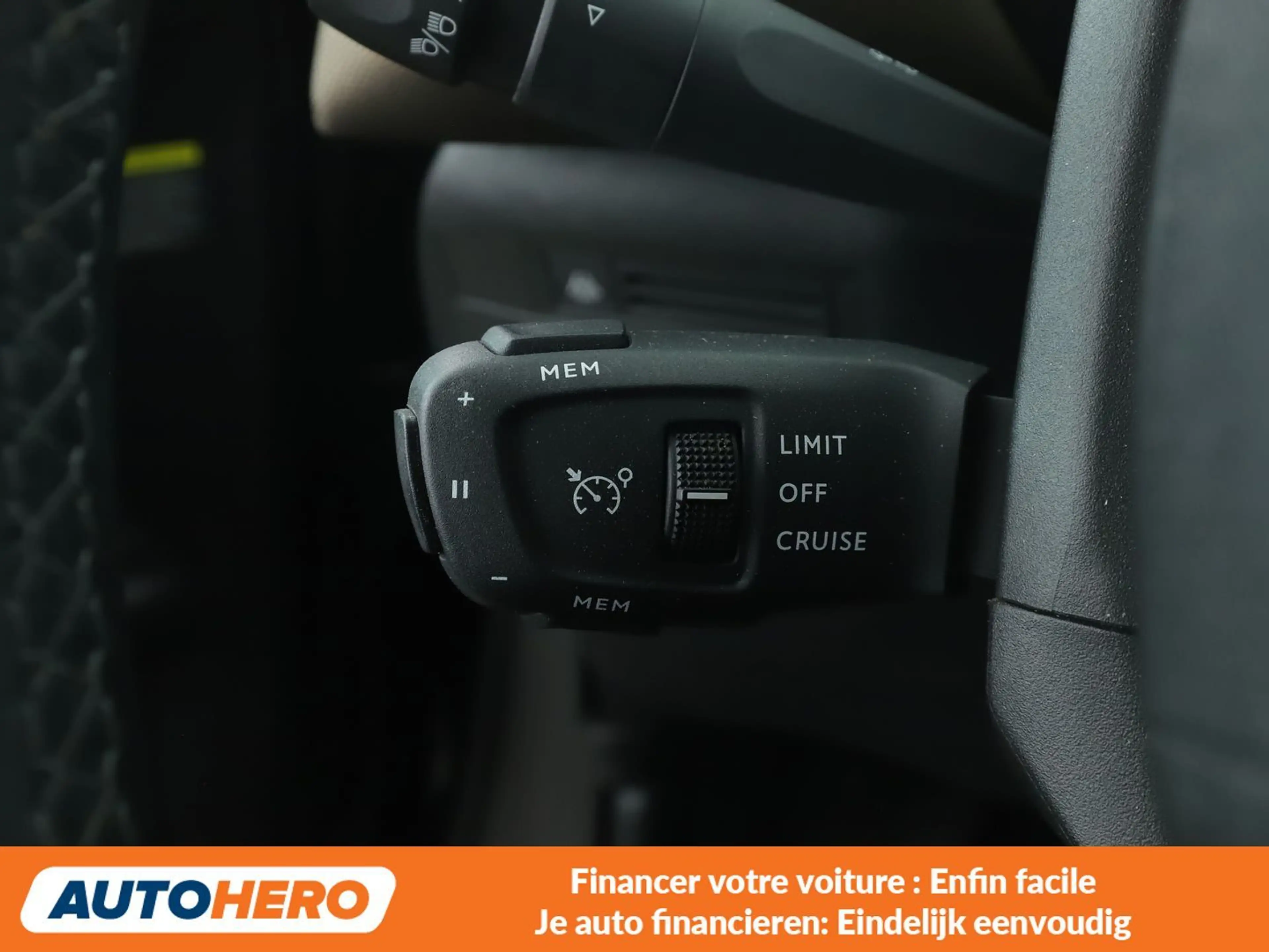 DS Automobiles DS 3 Crossback 1.5 Blue-HDi So Chic — photo 12