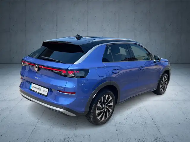 Volkswagen T-Roc view 5