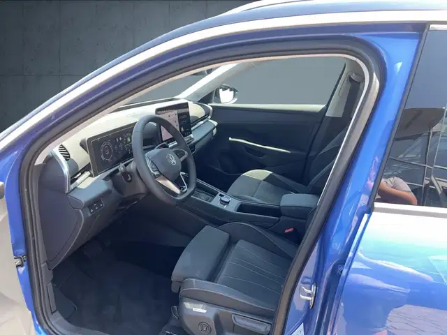 Volkswagen T-Roc view 9