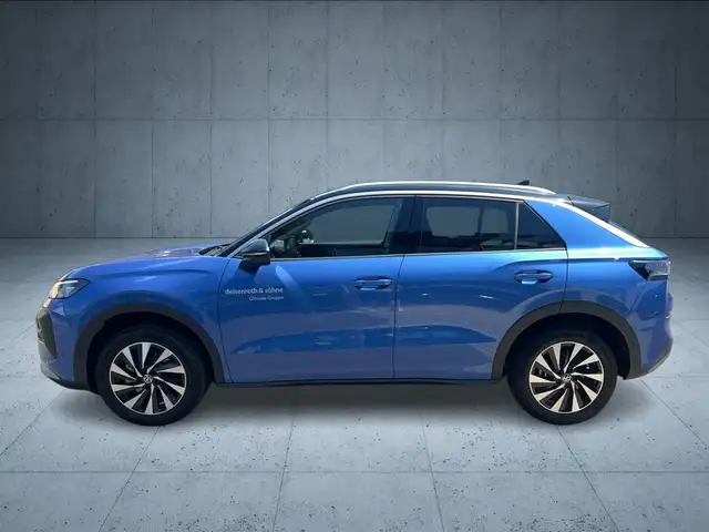 Volkswagen T-Roc view 2