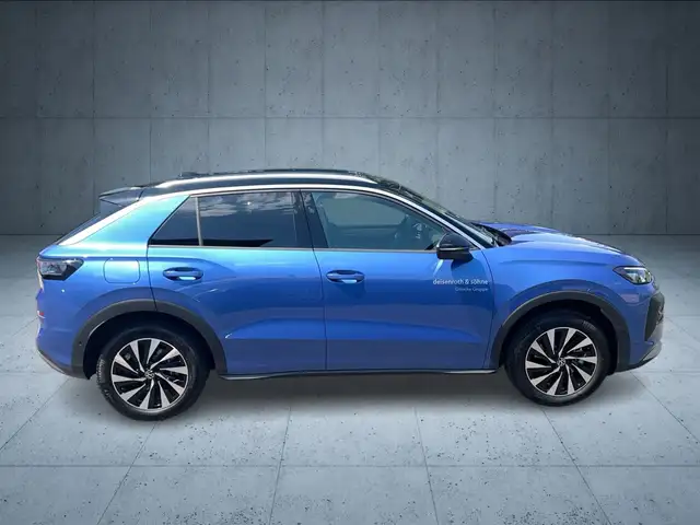 Volkswagen T-Roc view 6
