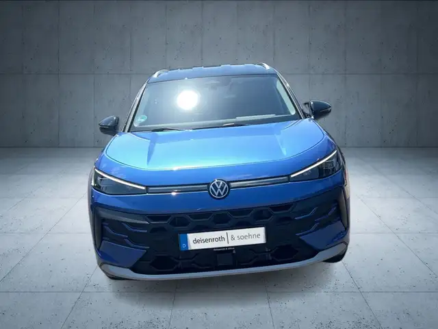 Volkswagen T-Roc view 8