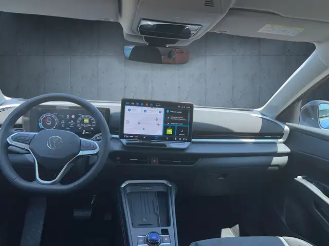 Volkswagen T-Roc view 11