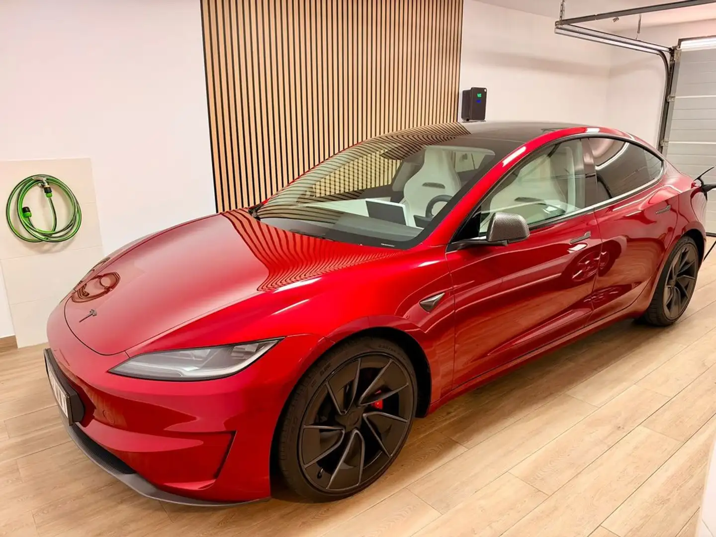 Tesla Model 3 Long-Range Dual Motor Performance AWD - 1