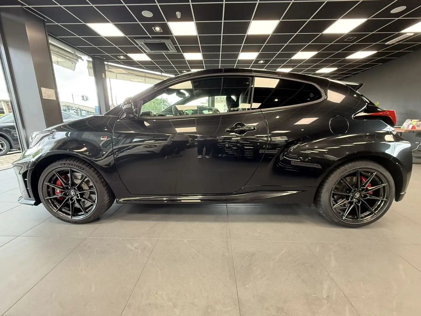Toyota Yaris 1.6 Turbo 3 porte GR  Circuit *CERCHI FORGIATI + Nero - 2
