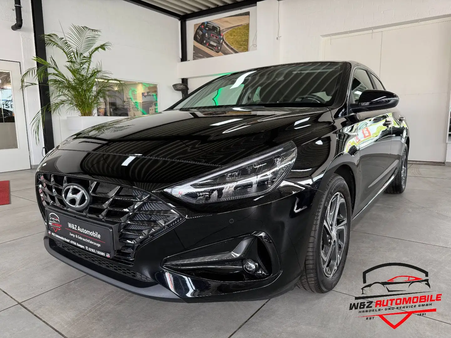 Hyundai i30 1.0 T-GDI Fastback +LED+SHZ+Kamera+CarPlay+ Schwarz - 1