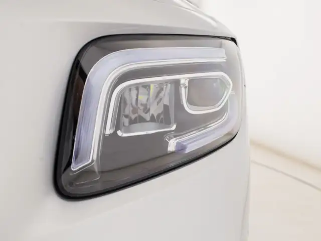 Mercedes-Benz GLB view 8