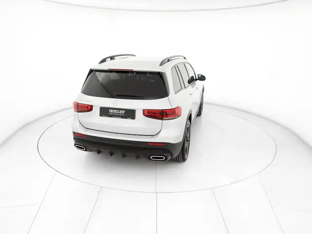 Mercedes-Benz GLB view 3