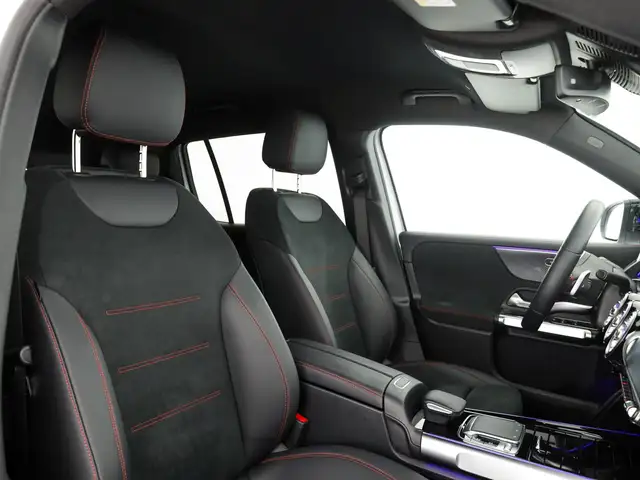 Mercedes-Benz GLB view 10