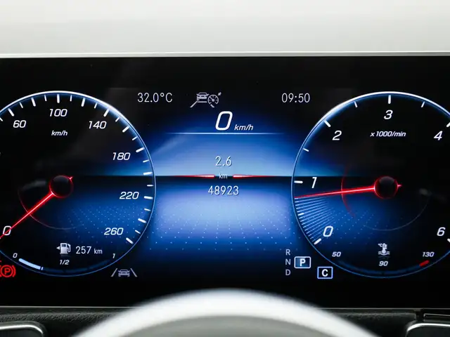 Mercedes-Benz GLB view 12