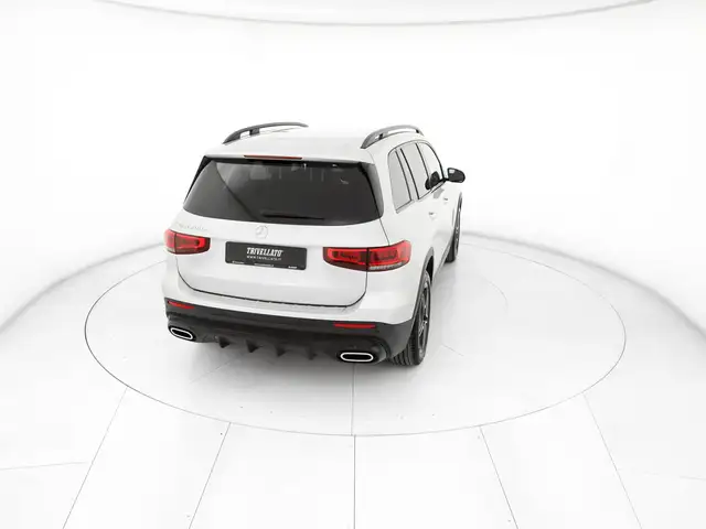 Mercedes-Benz GLB view 4