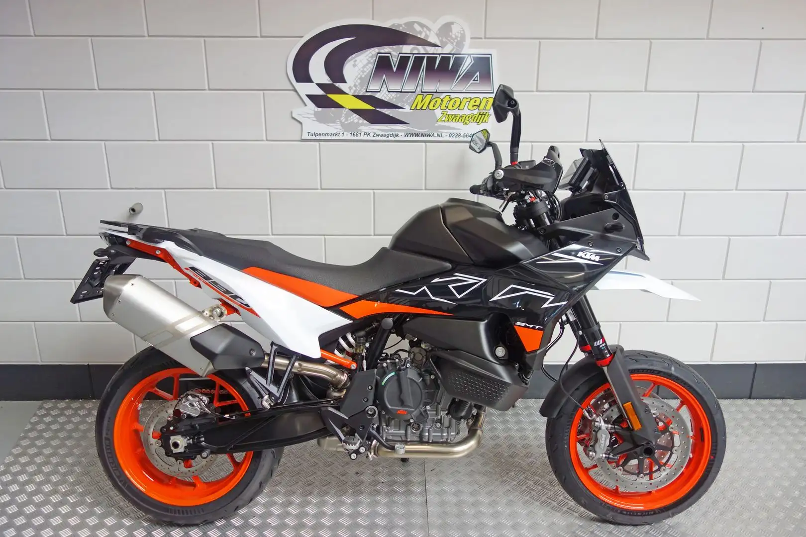 KTM 890 SMT Oranje - 1