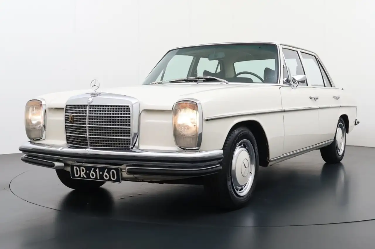 Mercedes-Benz 220 W114 -W115 250 6-Cilinder Schakelbak LPG Oldtimer!, foto 1