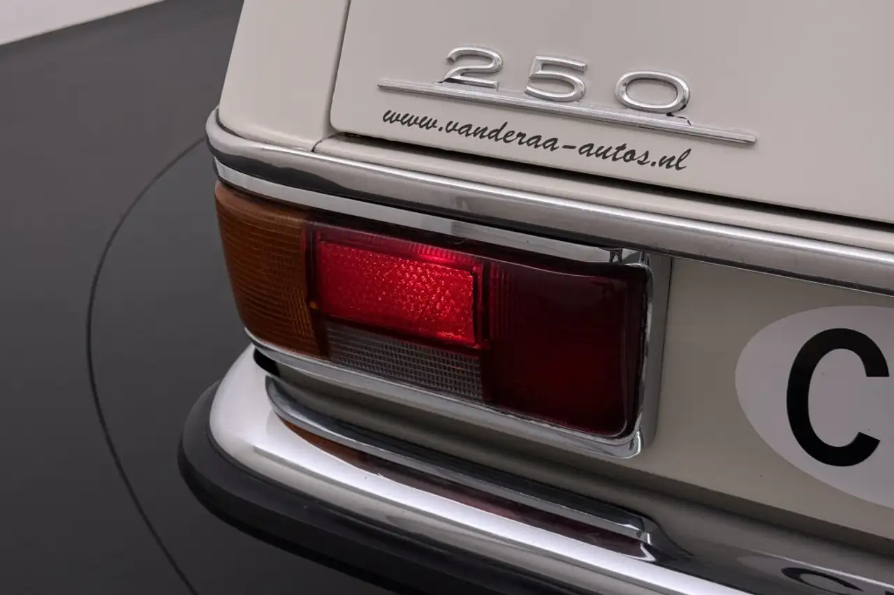 Mercedes-Benz 220 W114 -W115 250 6-Cilinder Schakelbak LPG Oldtimer!, foto 12