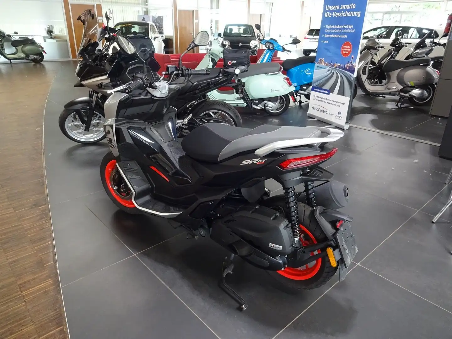 Aprilia 125 SR GT Silber - 2